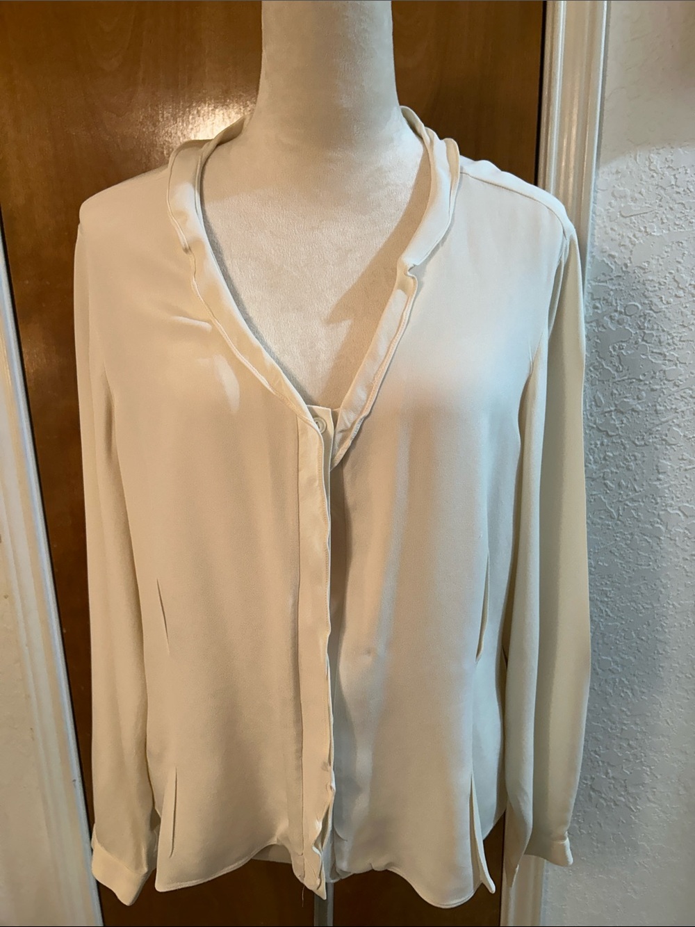 Women's Cream Long-Sleeve V-Neck Blouse. 12 Jones New York